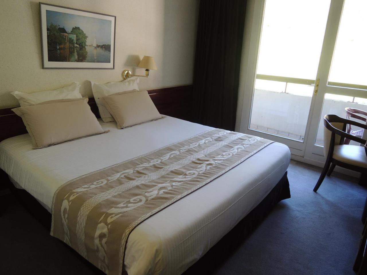 Hotel 4C Cluses Eksteriør billede